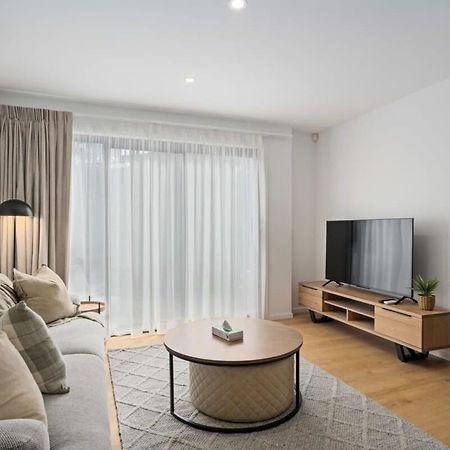 Alps And Lake Retreat Wanaka Albert Town Exterior foto