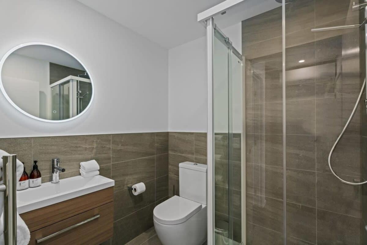 Alps And Lake Retreat Wanaka Albert Town Exterior foto