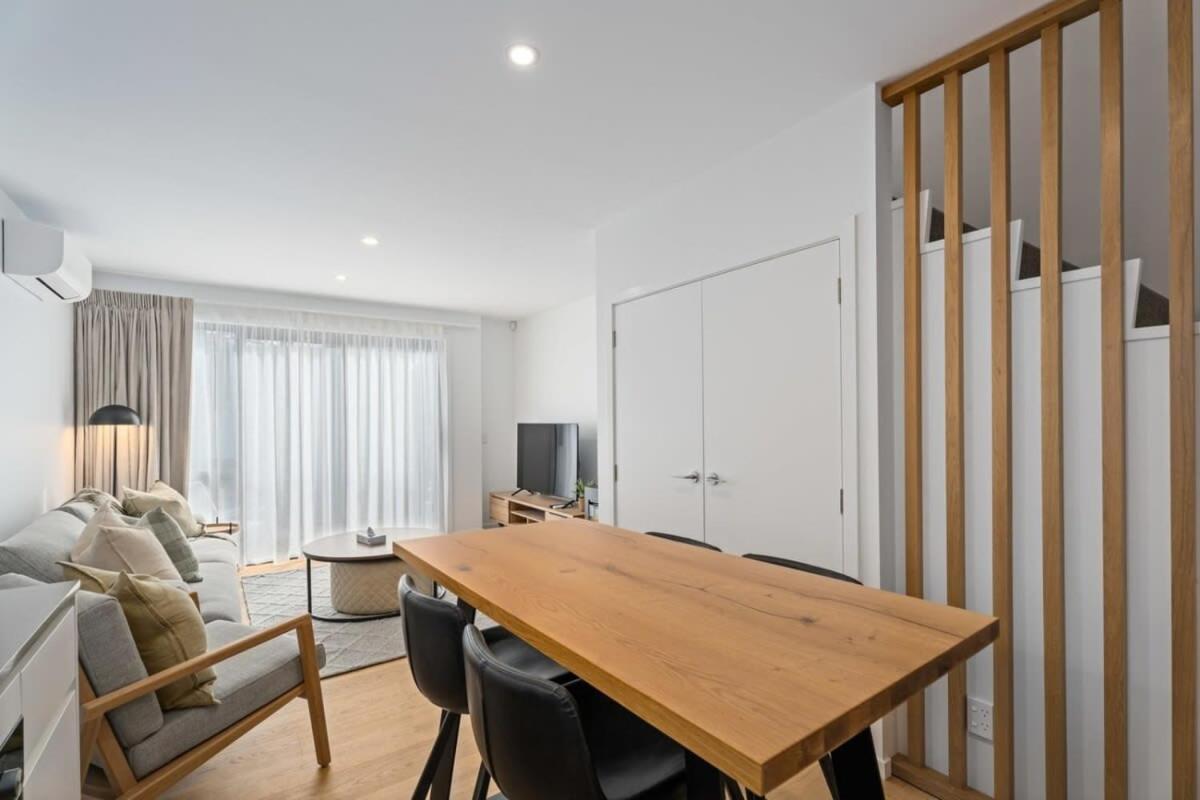 Alps And Lake Retreat Wanaka Albert Town Exterior foto