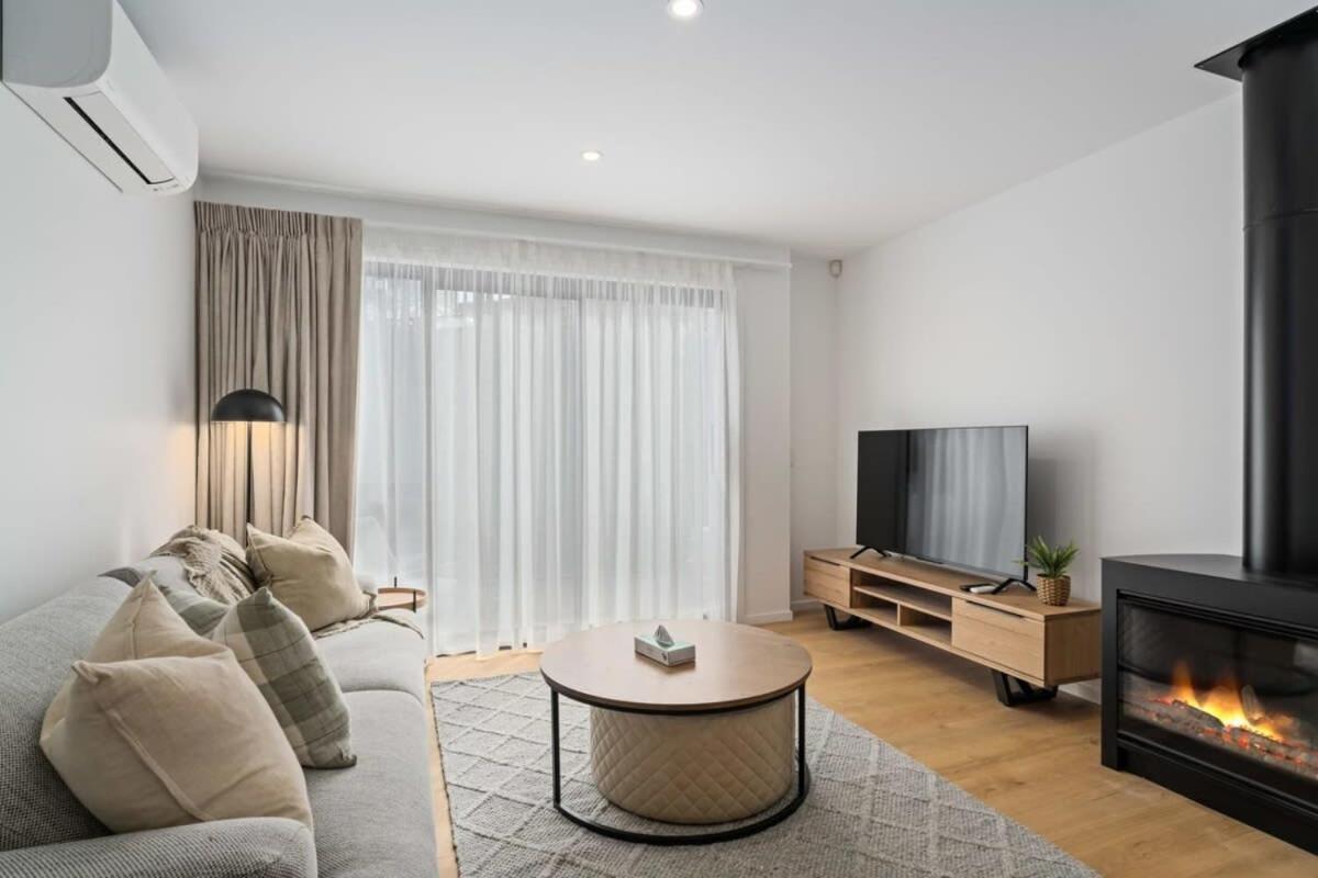 Alps And Lake Retreat Wanaka Albert Town Exterior foto