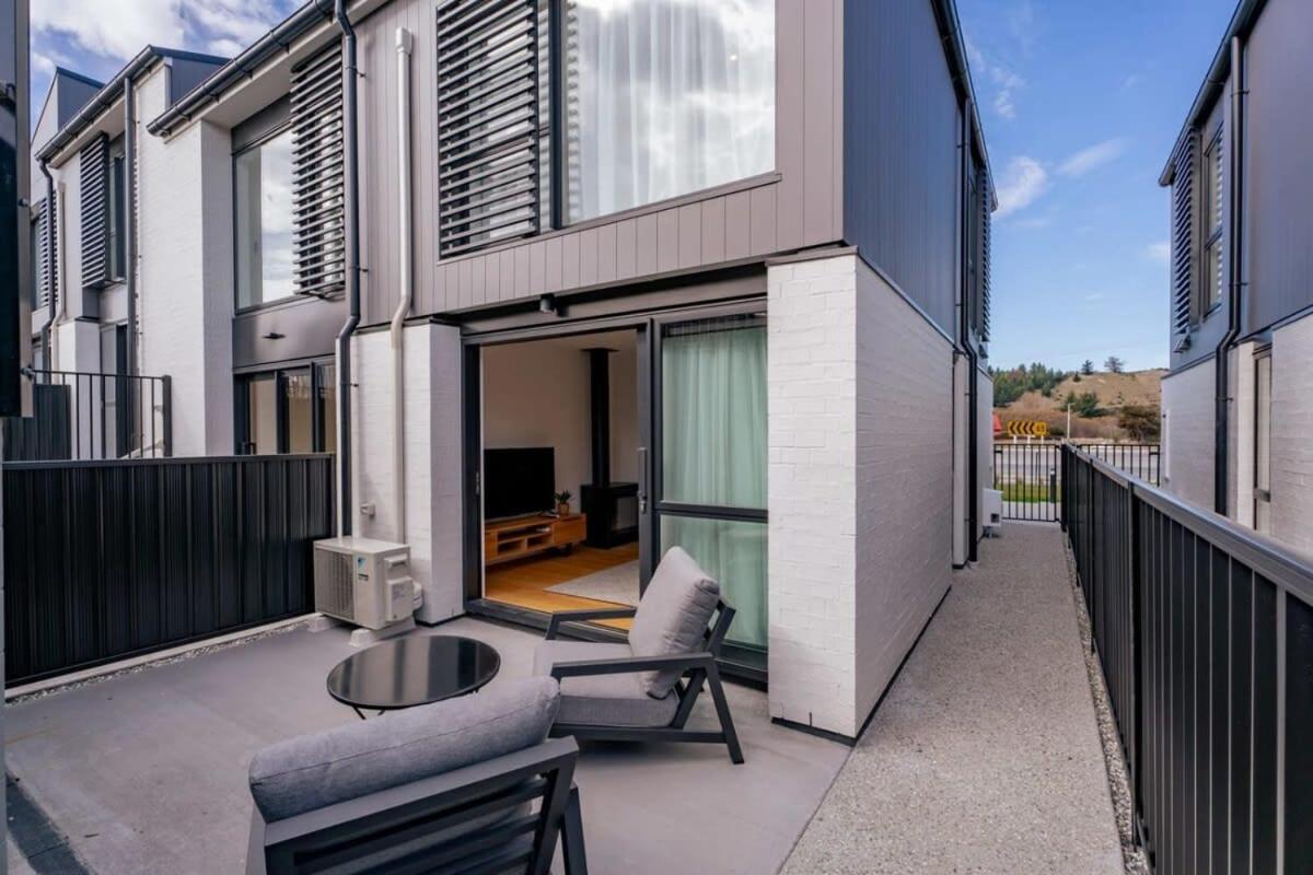 Alps And Lake Retreat Wanaka Albert Town Exterior foto